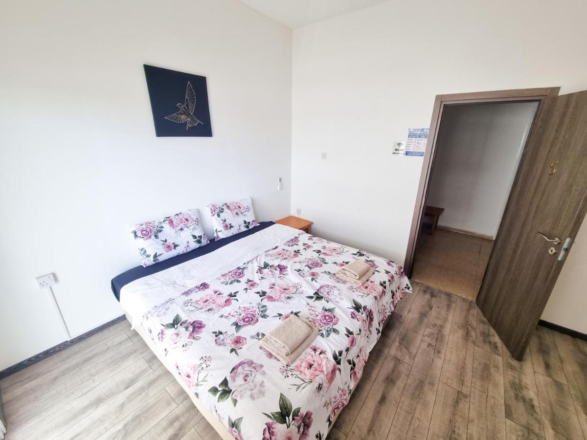 Citycenter Rooms Next To The Beach Ларнака Екстер'єр фото